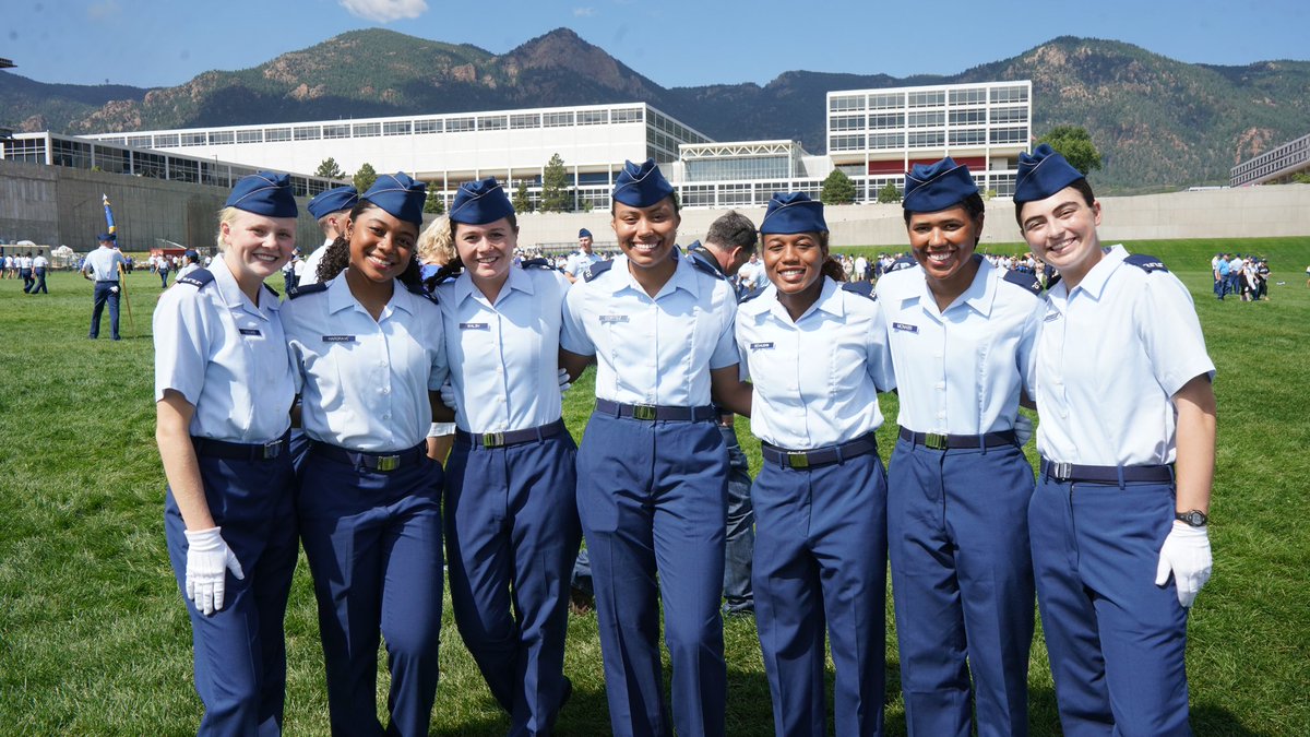 AF_WBB's tweet photo. 𝐀𝐜𝐜𝐞𝐩𝐭𝐚𝐧𝐜𝐞-𝐃𝐚𝐲!
Class of 2027 officially join the Cadet Wing!⚡️ https://t.co/imWGaxpMrU
