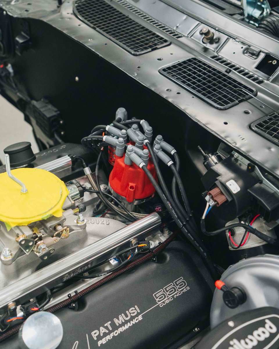 How clean is this plug wire install on the #Hellcamino?! You need a clean install like this to really show off the @PatMusiRacing engine🔥