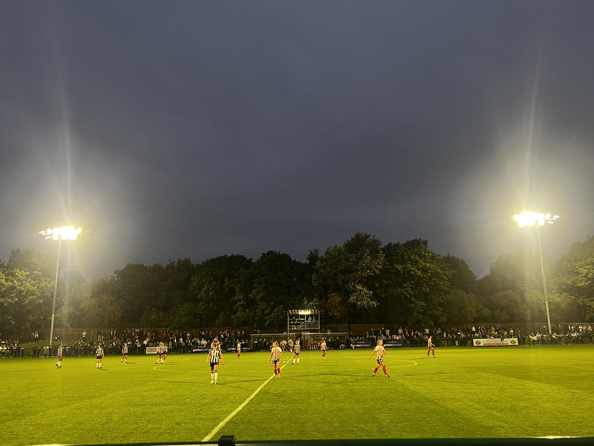 Fantastic night under the floodlights at Hetton watching @SAFCWomen with a dominant 4-2 win over Newcastle!

A brilliant turn out of 1572 saw the lasses romp home in style tonight.

A terrific performance and one to be proud of!

#Safc #HawayTheLasses 🔴⚪️🔴
