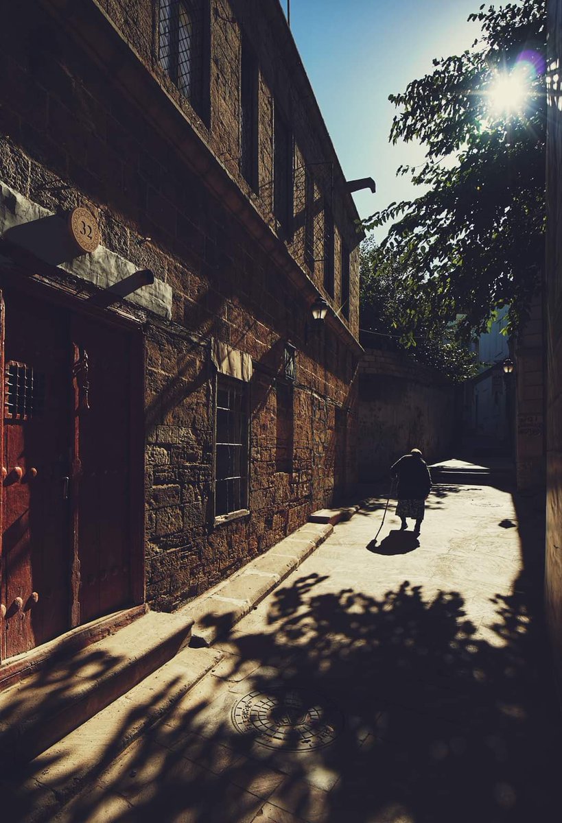 "Dönüşümüz yalnızca Allah'adır. O, her şeye kadirdir."
•Hud'4