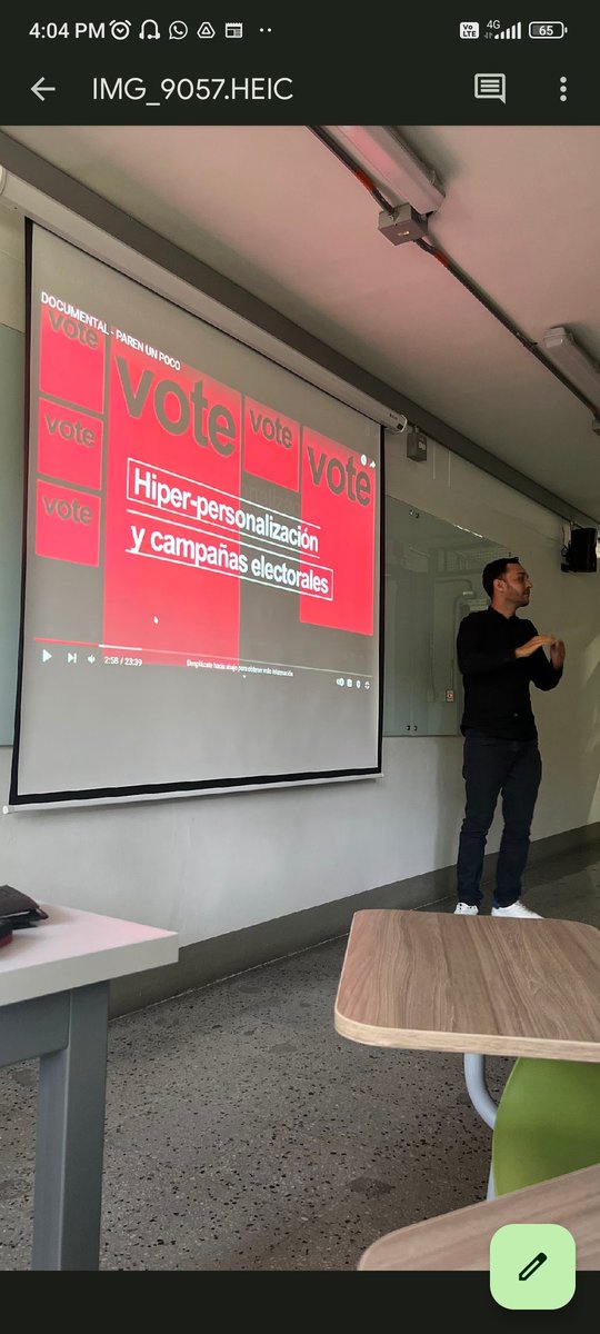Ayer en la clase, intentamos revisar la transformación de la #ComPol  desde la intromisión de las masas y el punto de llegada fue #PARENUNPOCO de <a href="/maRIOrioRDA/">maRIO rioRDA</a>. Muy ilustrativo el grito que hace Mario para profundizar académicamente la actualidad de esta transformación.