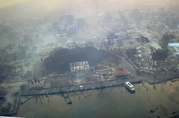 #BREAKING: This new image from helicopter pilot Richard Olsten shows the scope of the devastation in Lahaina town after raging wildfires last night.

For the latest: buff.ly/3Qu4nnN 
Red Cross reunification link: buff.ly/2HkT6mv