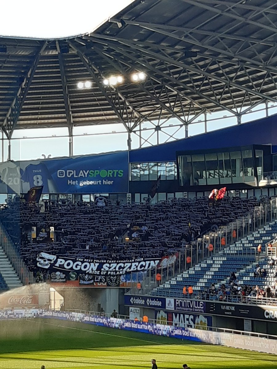 InsideBuffalo's tweet photo. Lads From Szczecin. Football culture. #KAAPOG #GENPOG #GNTPOG https://t.co/q2dBJNJvX7