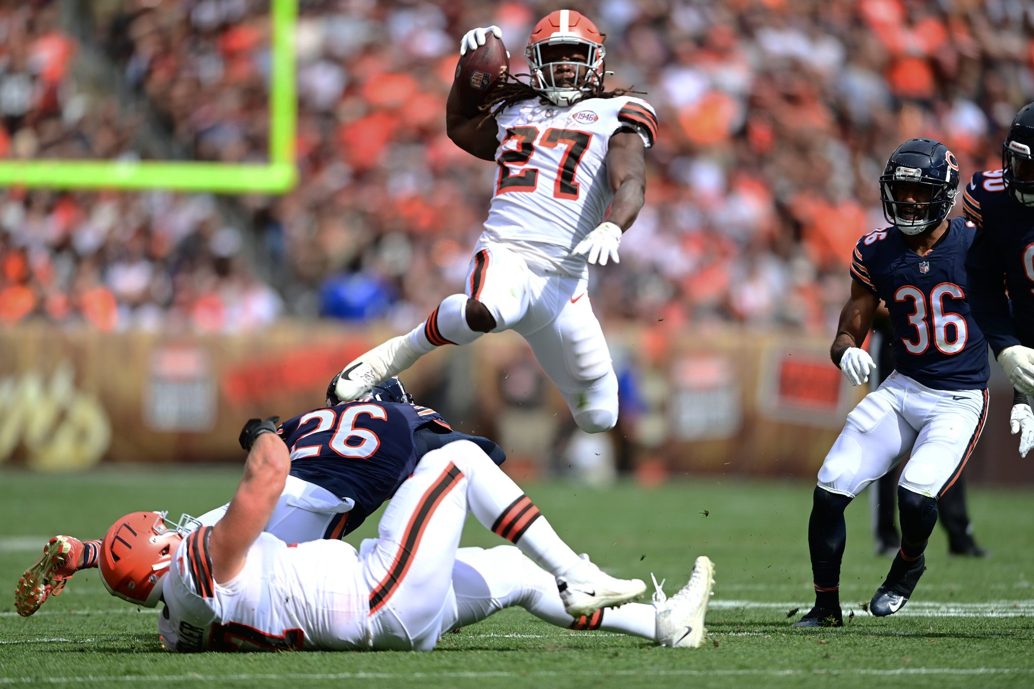 Kareem hunt sales browns jersey