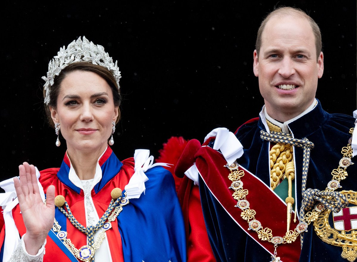 MauvCoui's tweet photo. If this #DumbPrince and his #StupidWife worked in the real world, they would have been fired a million times over 
#DumbPrinceAndHisStupidWife 

#HelloDerangers right back at you 

Hate is poisonous https://t.co/GbMygIQm85