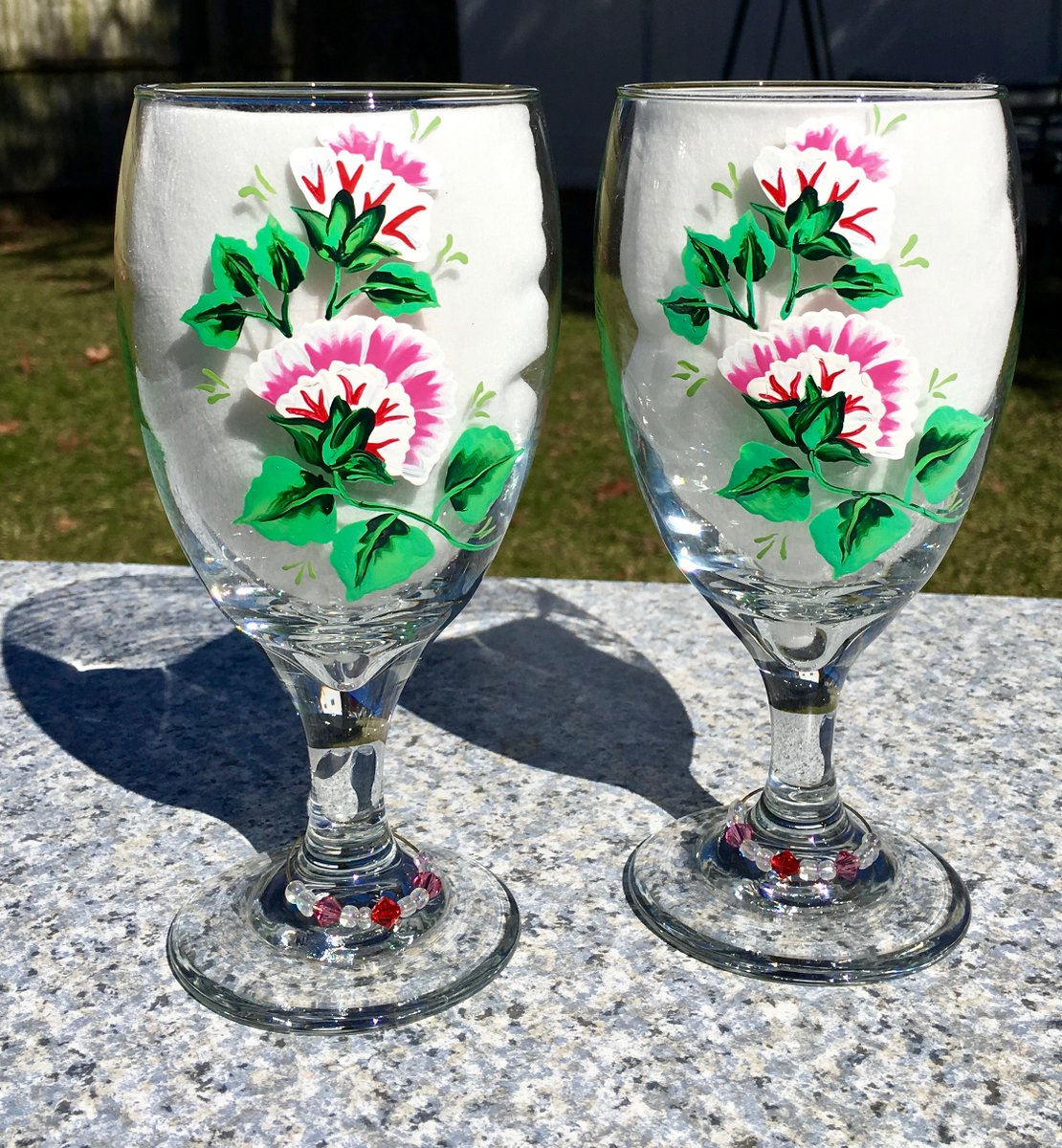 RT @ipaintitpretty: etsy.com/listing/227333… #goblets #paintedglasses #giftideas #SMILEtt23 #etsy #etsyshop