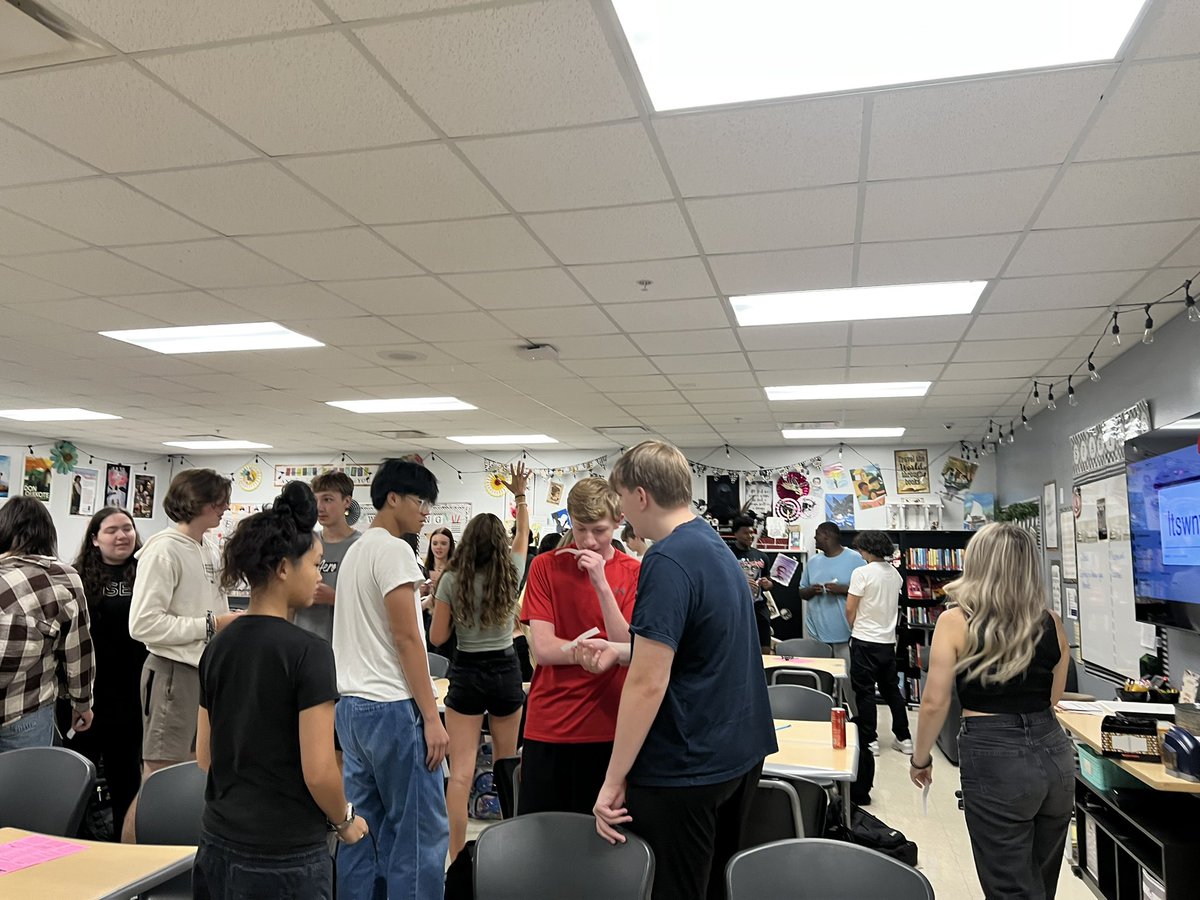 BurnetteSWHS's tweet photo. Class-building today in room 54! #kagan #1stdayofschool #englishclass https://t.co/OHNAqqKcDO
