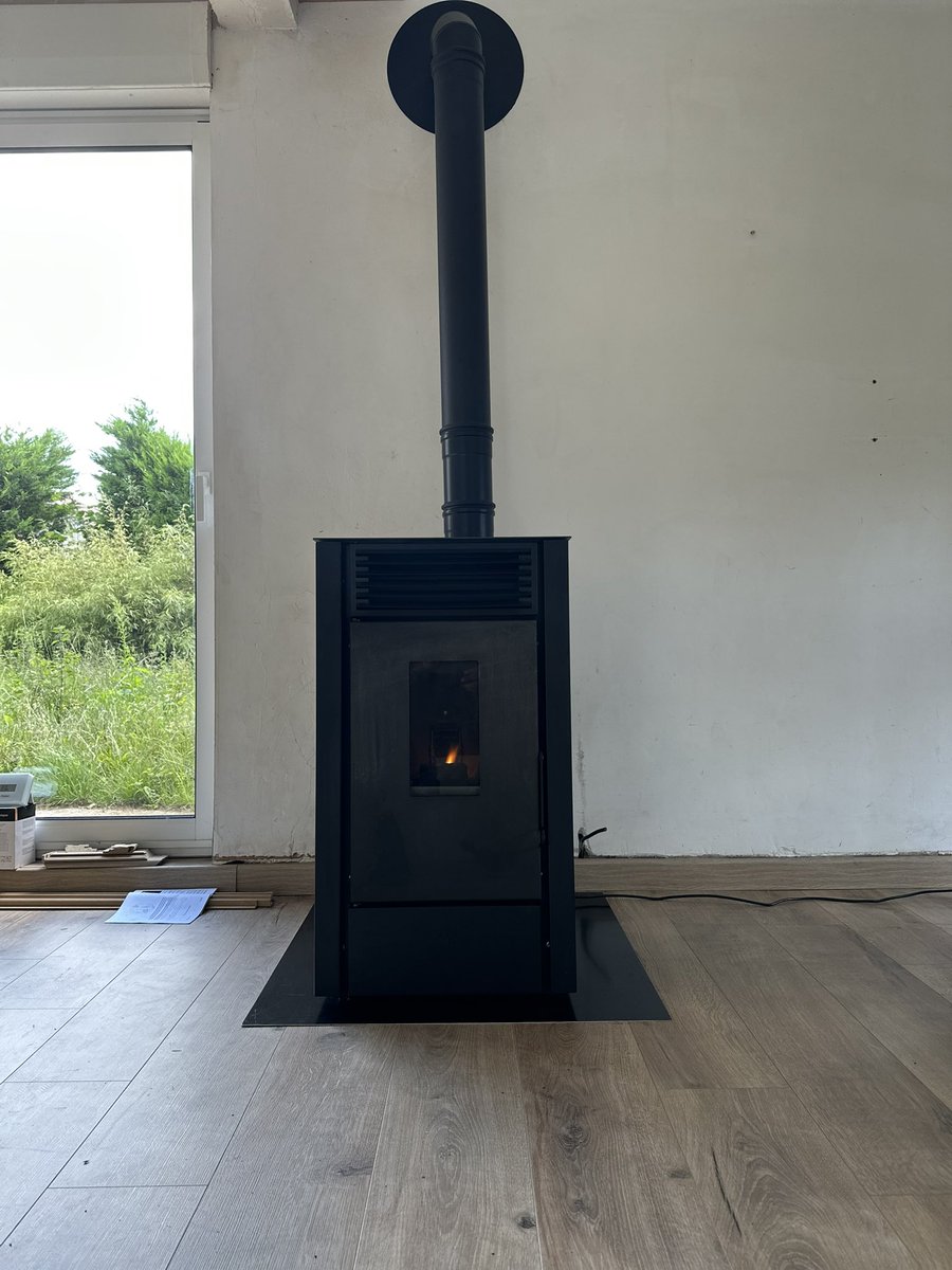 ✅ Entretien d’un poêle à pellets Stove . 

Nous sommes agréé Qualibois pour la France 🇫🇷. 

Visitez notre showroom situé situé à Erquelinnes 344 A rue Albert 1 er . 

Contactez-nous au + 32 (0) 71 590800 
Mail : jsconfortsebastien@gmail.com