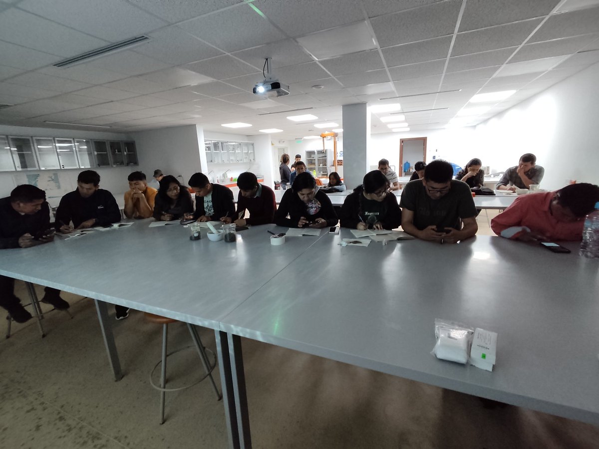 ander_sac_'s tweet photo. Those samples were analyzed during the second day using the portable X-Ray Fluorescence (pXRF) spectrometer where the students contrasted the obtained results with previous analysis made by 7th-semester Ikiam students in an area without anthropogenic intervention around Ikiam. https://t.co/3Q71kGgans