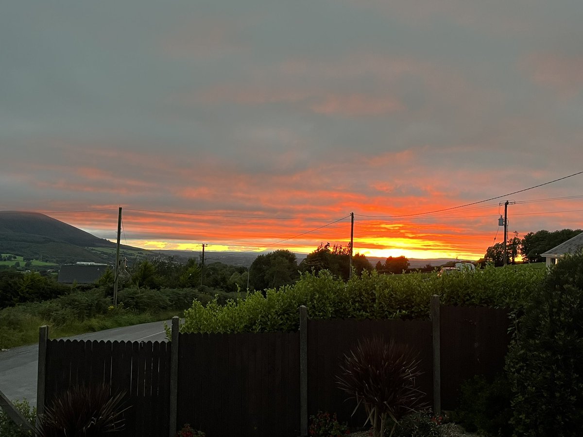 Fantastic sunset this evening .