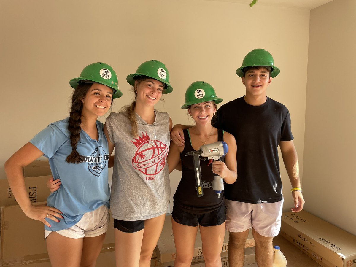 gunnlccd's tweet photo. What better way to spend a day than with this amazing group of @CountryDay students building with @HabitatCincy! We built cabinets for the kitchen, hung blinds and installed shelving in the bedroom closets. A rewarding day for sure! #wearecountryday https://t.co/XxwCyUR7FB