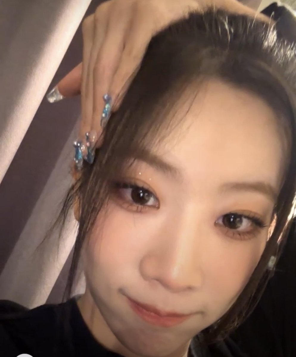 kinglip210's tweet photo. 요상한 자세로 너무 귀여움 https://t.co/WNUEE99RfL