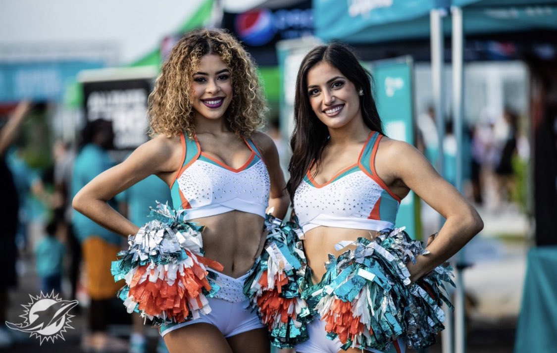 ProCheerRT's tweet photo. #DolphinsCheer #NFL https://t.co/YosDhJD16U