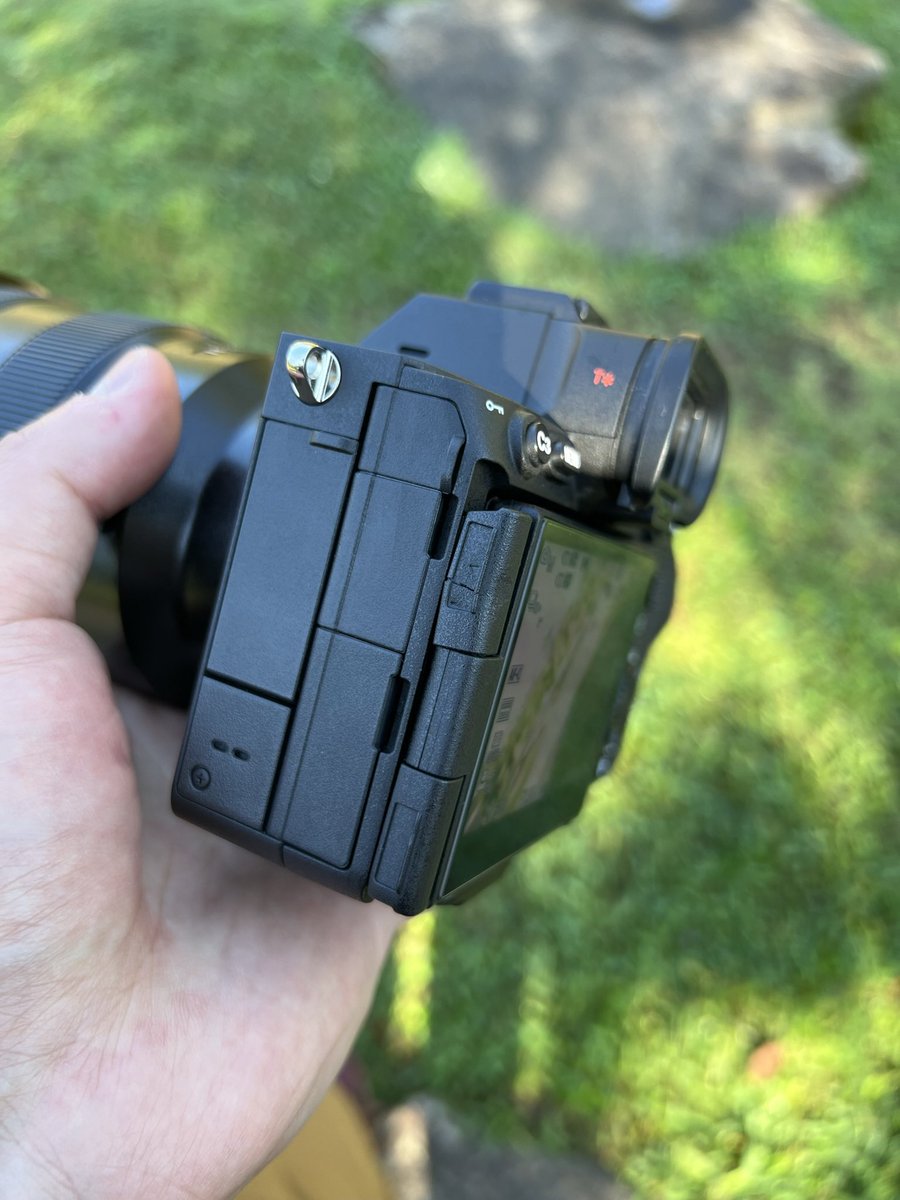 thejosephchoi's tweet photo. Dropped the A7RV…whoops 🫠👍🏼 https://t.co/CUqa0C4eLf