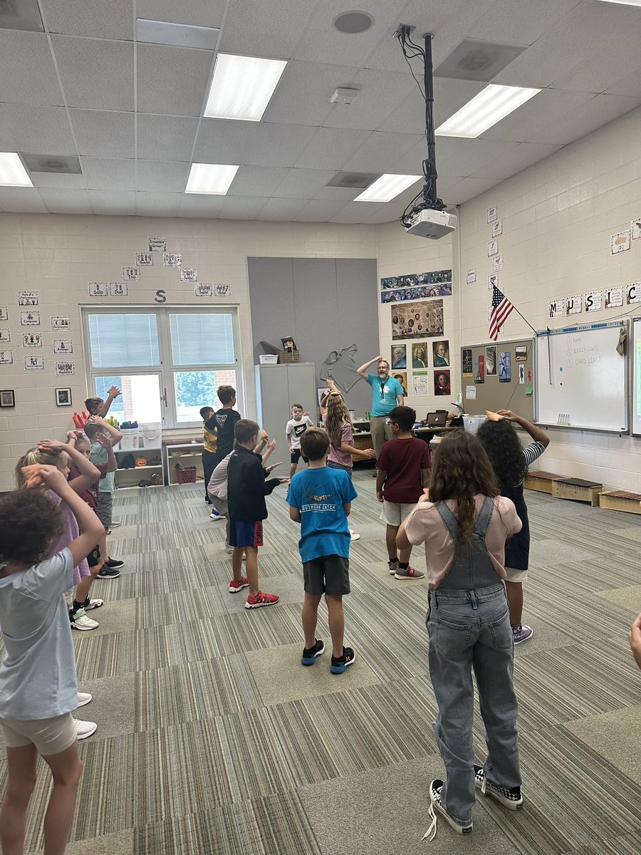 Midway_Mustangs's tweet photo. A great first day to start the 2023-2024 school year! @LexingtonOne #lex1day1 https://t.co/bwdG3mjXlW
