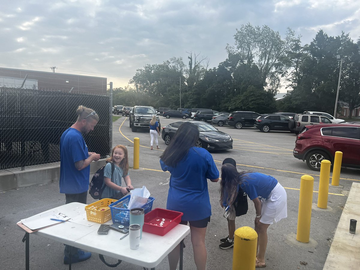 NikStivers's tweet photo. @BatesElemJCPS @BatesElemAP @JCPSCoS @RondaCosby @JCPS_CAO
No surprises here… systems on point and nothing but positive vibes at #amazingbates #wearejcps https://t.co/D3VLg5UbpS