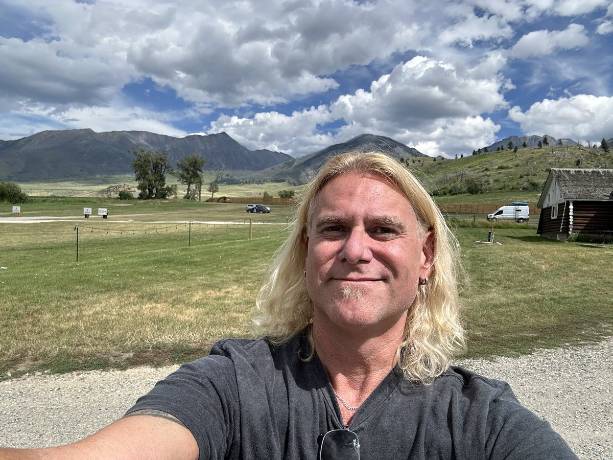 JamesCookbass's tweet photo. Looking forward to a great time tonight @pinecreeklodge with @FreddyJonesBand! Come by @JohnMayer and hang! #freddyjonesband #livemusic https://t.co/azAMMDN9hm