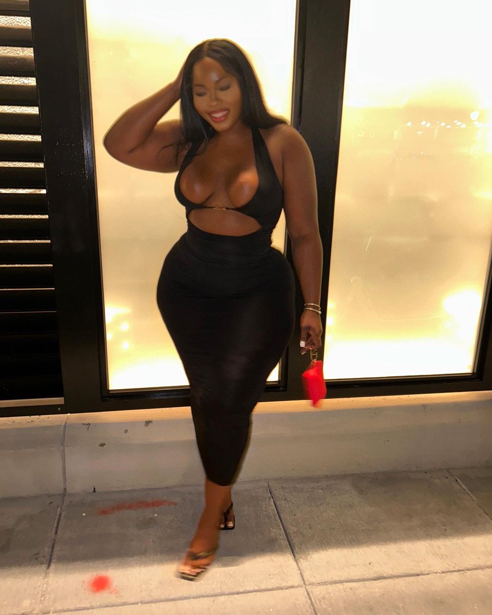 QueenNoushie's tweet image. 🤭