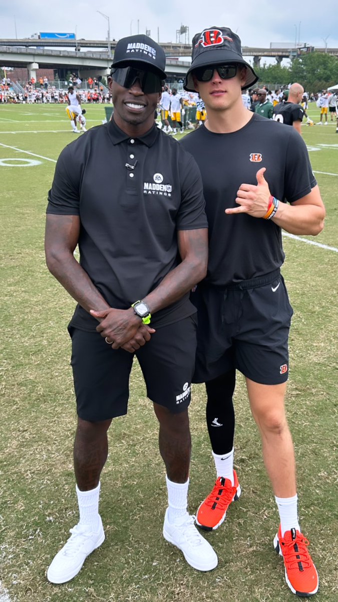 ochocinco's tweet photo. Pepe + @JoeyB 🐅 https://t.co/x53Ls8RmaU