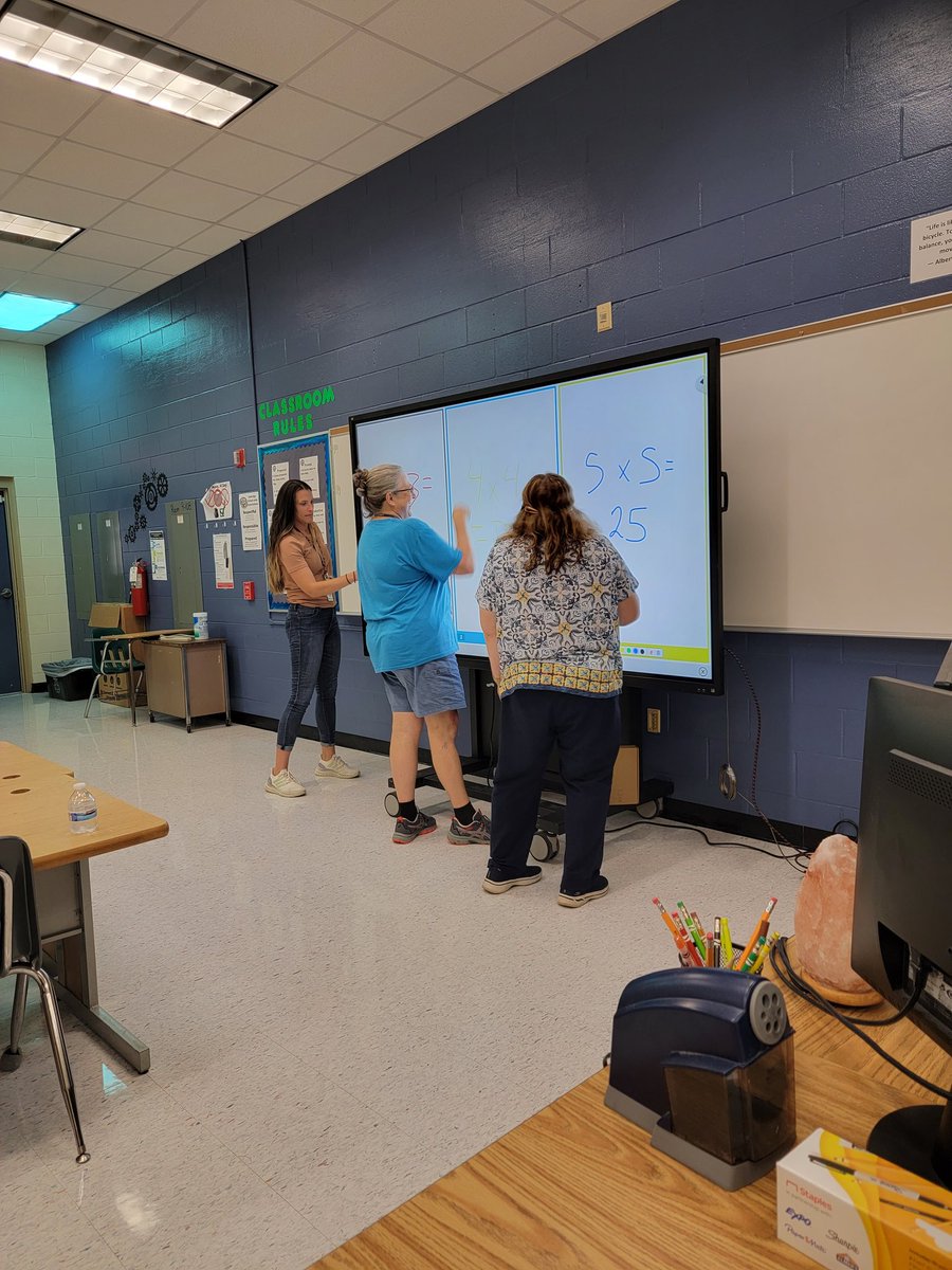 Amber Hinkel tweet media