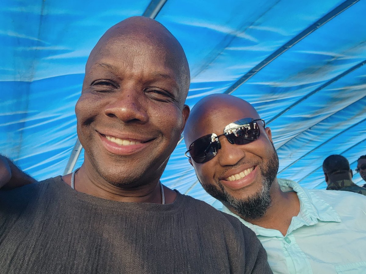 donovanbailey's tweet photo. Made it back to 🇨🇦 just in time to join the legendary @djsfs friends and family on my first boat-cruise in a minute.
@norm4ever
@shermanhamilton
@carlosoberoi
#UNDISPUTED
#runningthingspodcast
#THEChamp
#Caribana https://t.co/heNQqnu47z