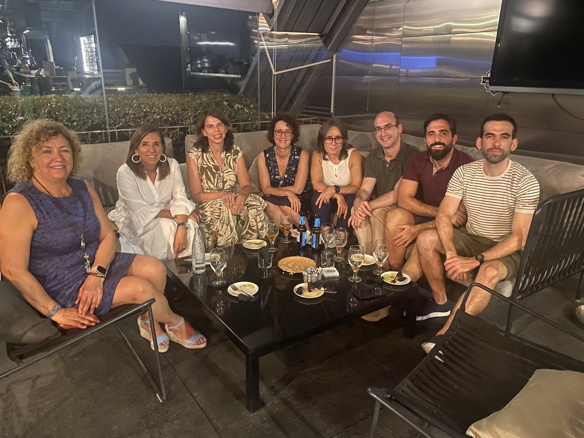 El código medicamento es sobre todo un gran equipo. No están todos, pero si unos cuantos <a href="/CaterinaSampol/">Caterina Sampol</a> <a href="/crouren/">Cristina Roure</a> <a href="/NuriaRudi/">Nuria Rudi</a> <a href="/icosgp/">Milagros García-P</a> <a href="/JESUSRUIZRAMOS1/">JESUS RUIZ RAMOS</a> <a href="/javigbueno/">Javier G Bueno</a>