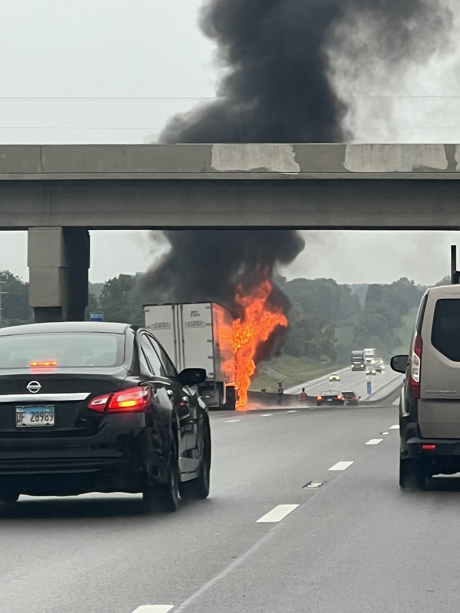 keelyeshaye's tweet photo. @joeimel 
Trailer on fire at mile marker 12 i65N https://t.co/gLiH3cFMVd