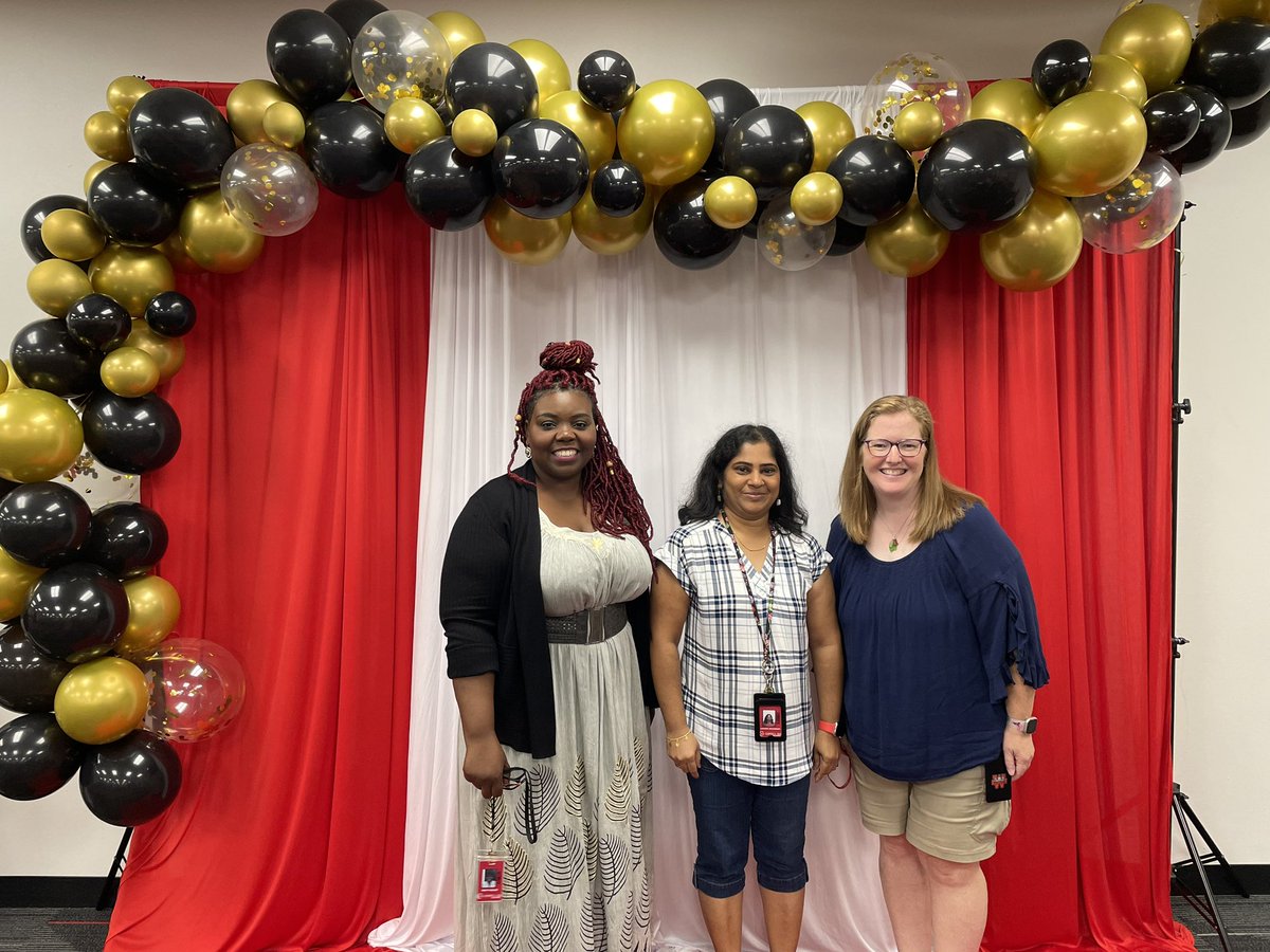 friskeyc's tweet image. So excited to start the new school year with these ladies!  @CMSWestWrangler  #westfam  #cisdeslbil