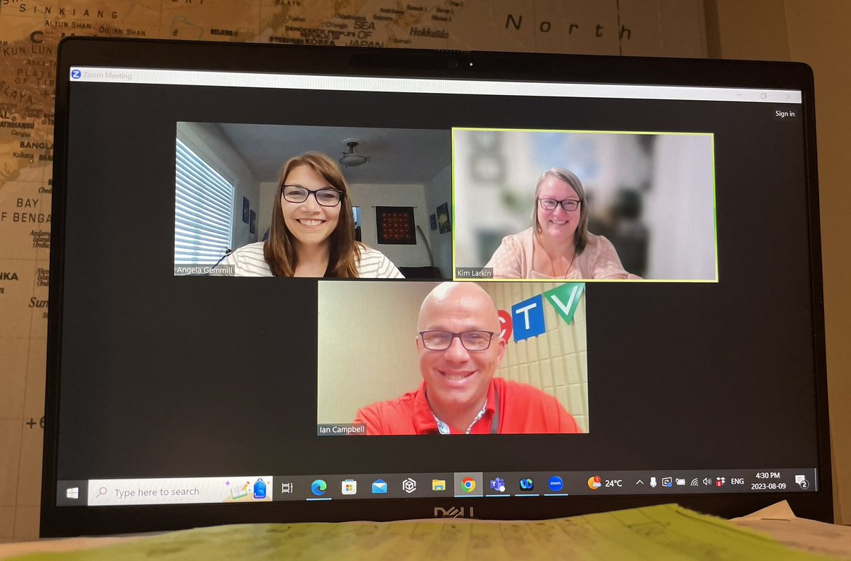 LarkinKimberley's tweet photo. Teaching @cambriancollege was so much fun tonight! @AngelaGemmill and @CTVIanCampbell joined me for a mock media scrum! 🎙️ 🎥 Thank you both. Your insights and perspectives were invaluable for the @CambrianPR students. https://t.co/2t23n4tmeG
