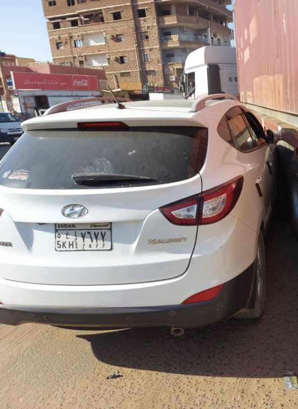 #عربية_مفقودة 
الحمدلله على قضاء الله و قدره بعد الدعامة طلعو من بيتنا (كافوري مربع 4) بيتنا اتنهب كلو ما خلو فيو حاجة و فقدنا عربيتين 
Rav4 2016 رقم اللوحة 64783/ خ5
Tucson 2014 رقم اللوحة 7677/خ 5
لو في زول شافهم يتواصل معاي واتس 0116458776 
ريتويت لو سمحتو يا شباب