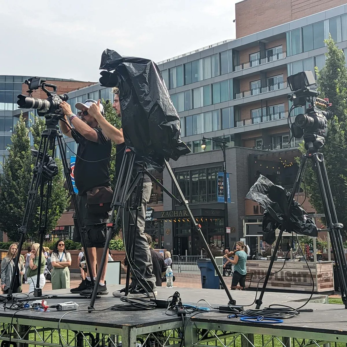 avendeavors's tweet photo. Concert in the park! #concert #liveevents #events #videoproduction #eventvideo #videoengineer #videodirector https://t.co/GWtPXZ7udS
