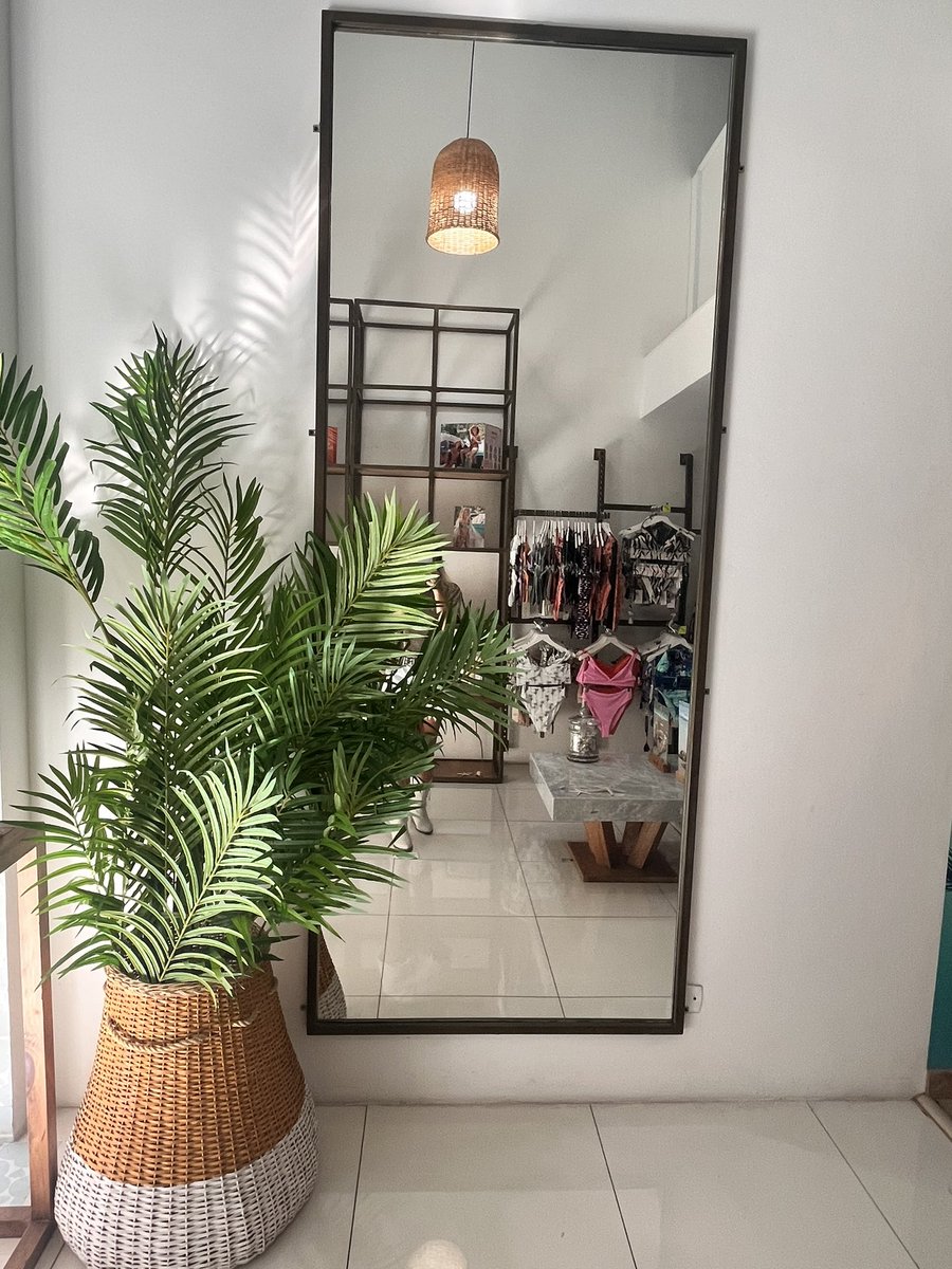 juliarangoa's tweet photo. Hola!!! Todavía tengo cosas en venta.
Lámparas verdes 80mil cada una
Mesa pequeña 180mil
Espejo 2.50 de alto por 1 de ancho 800mil https://t.co/zkm5k0ZPAm