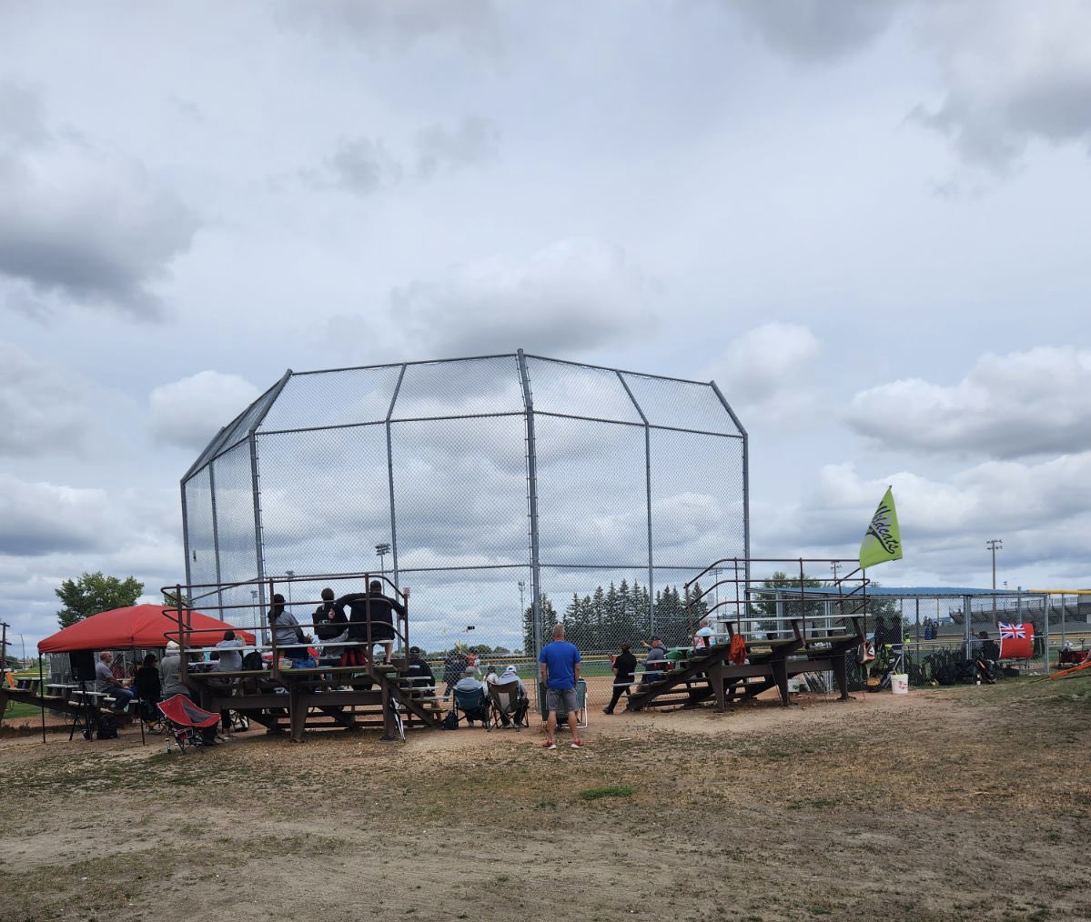That’s a wrap for the Angels in Day 1 at the u17 Nationals in Saskatoon. We end the day 2-0 Oakville Angels 06 17U were sure-handed and didn't commit a single error in the final game against the NL Selects. Great Game! 🥎☄️#YXE #gordiehowesportscomplex #softballcanada #goangels