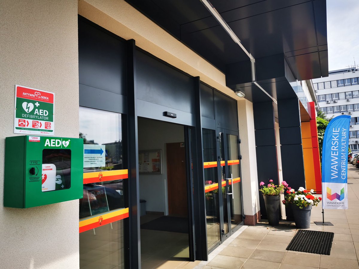 Kolejne nasze defibrylatory #AED na warszawskim Wawrze. Wawerskie Centrum Kultury i jego filie wyposażone w aparaty, które pomagają ratować życie osobom zagrożonym nagłą śmiercią sercową.