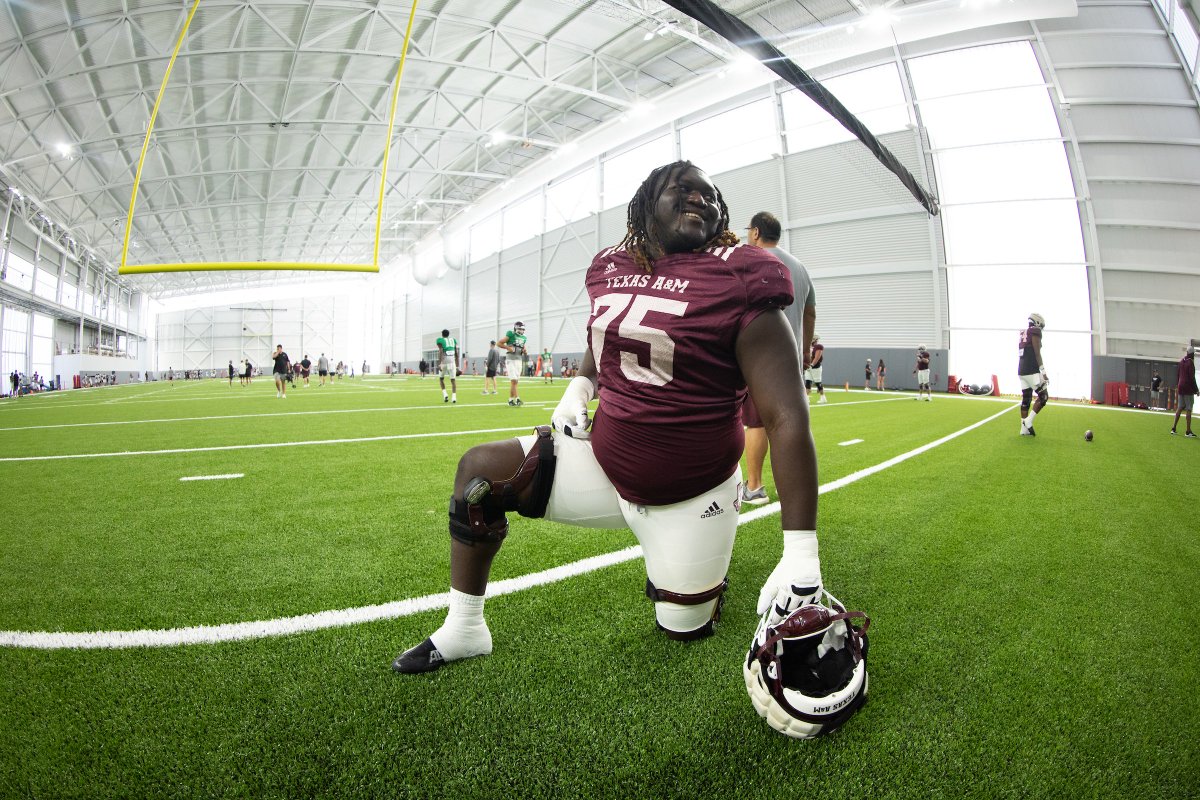 AggieFootball's tweet photo. great day to have a great day 👍

#GigEm https://t.co/vPpqg5sfIo