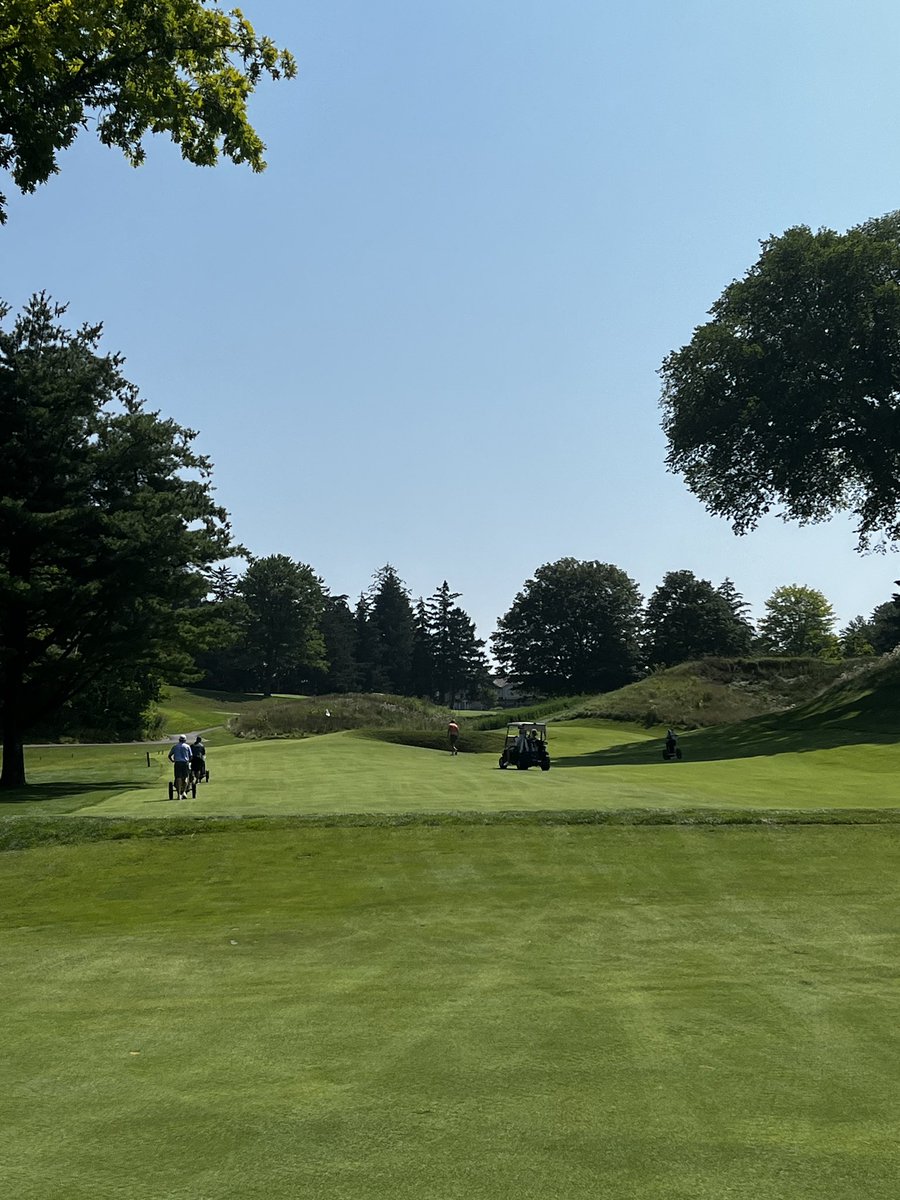 Going4theGreen's tweet photo. The reno @BrantfordGolfCC looks terrific and pulls the aesthetic of the course together. Neat to tour with architect Keith Cutten. https://t.co/8bmJtviqf5
