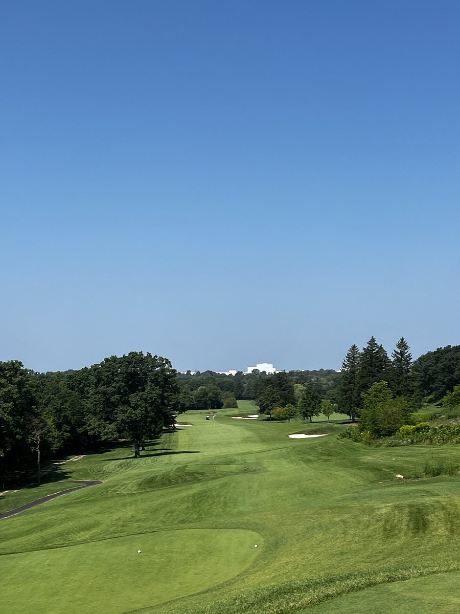 Going4theGreen's tweet photo. The reno @BrantfordGolfCC looks terrific and pulls the aesthetic of the course together. Neat to tour with architect Keith Cutten. https://t.co/8bmJtviqf5