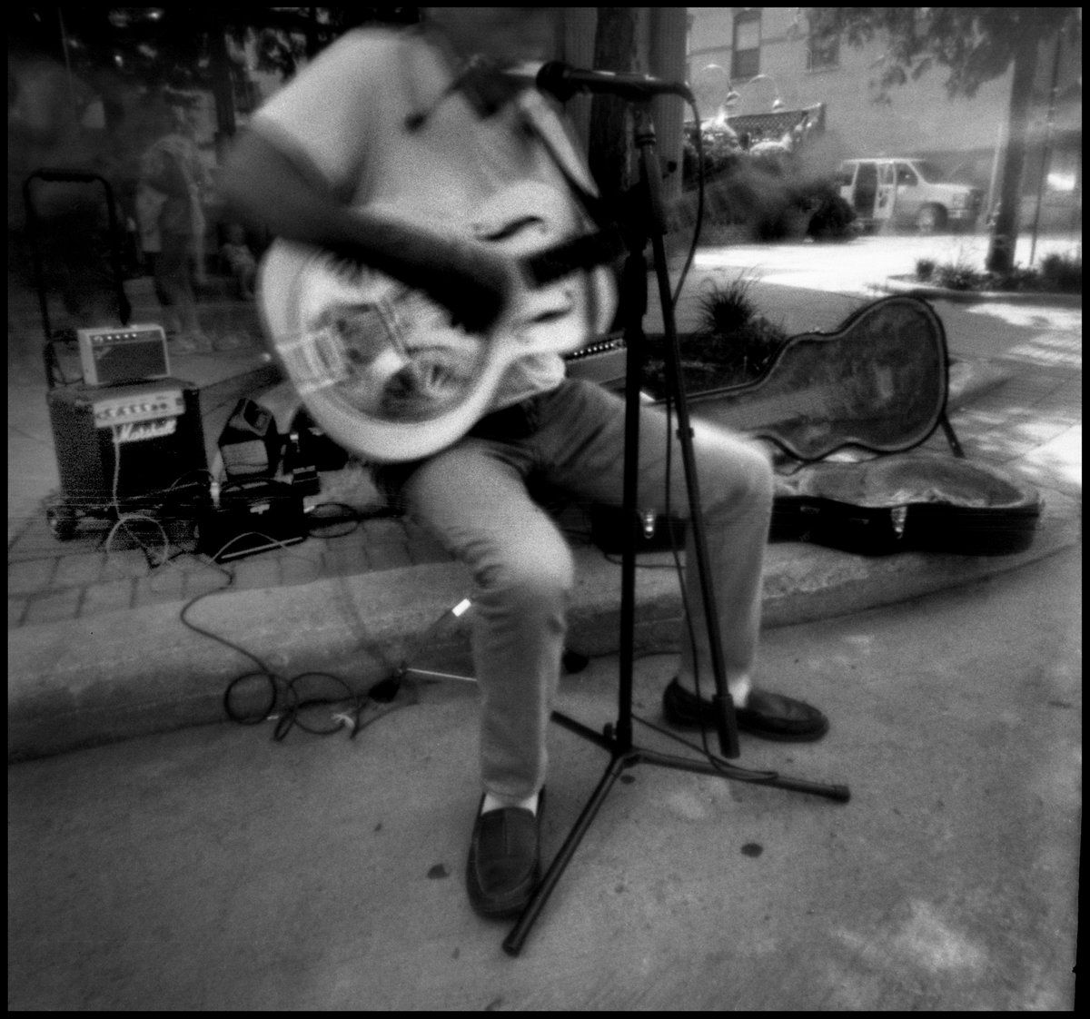 NDvoracek's tweet photo. Music and color on Main Street.  
https://t.co/Z3sSwqpVkN
#OSFM #pinhole #lensless #pinholephotography #OshkoshSaturdayFarmersMarket #OskoshChalkWalk https://t.co/OF9Zo0qR7S