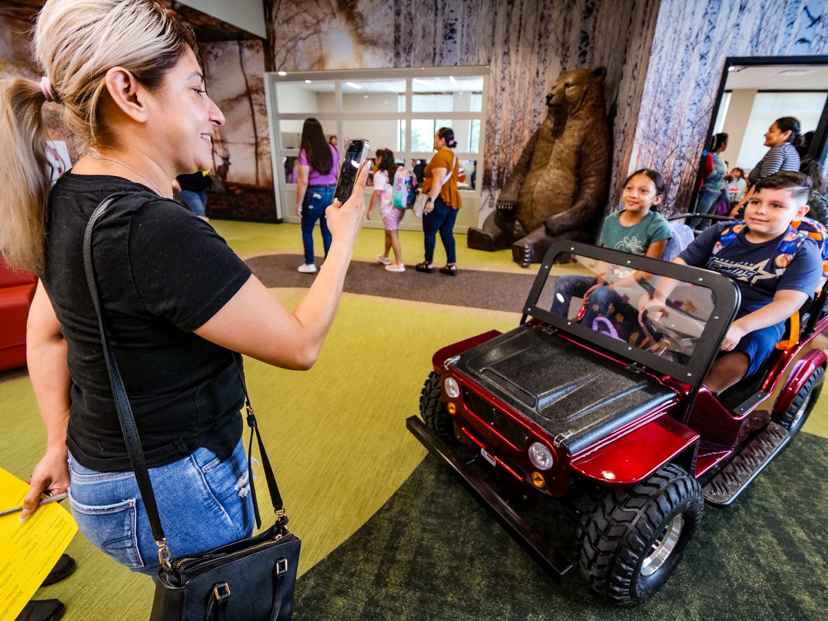 📸: It was a great first day at the new <a href="/HumbleISD_NBE/">North Bend Elementary</a>!! The students and parents alike loved the new themed learning pods!! Great start for our new Explorers! #ShineALight #SendItOn