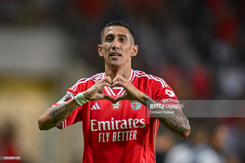 GettySport's tweet photo. Angel Di Maria of SL #Benfica celebrates after scoring the team´s first goal in 2-0 victory against FC Porto to win the Supercopa de Portugal at Estadio Municipal de Aveiro. 📷: @OctavioPassos #GettySport #Football #Supertaca #dimaria #SLBFCP https://t.co/e3KAKZZuxL