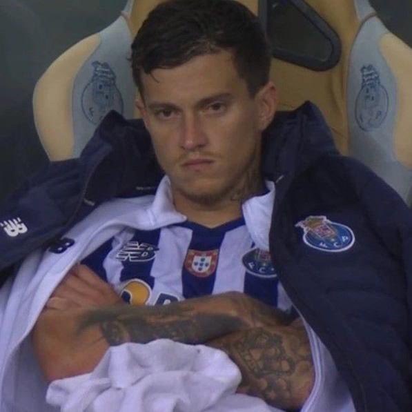 theyluviara's tweet photo. o meu mood depois deste jogo: https://t.co/SoEbeJmvzq