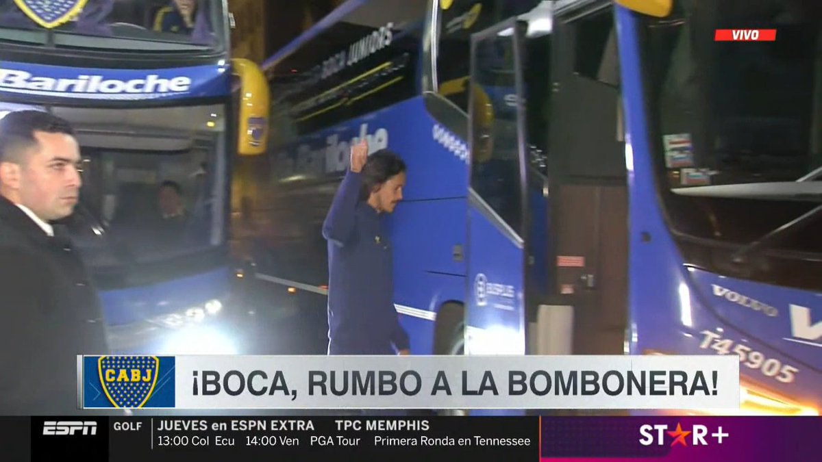 la12tuittera's tweet photo. ¡URUGUAYO! ¡URUGUAYO! 
#Cavani RUMBO A #LaBombonera 🏟️ https://t.co/IwZ7EfzhDB