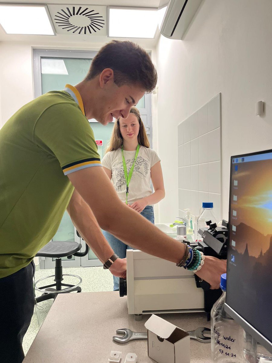 CEITEC_Brno's tweet photo. @VUTvBrne @brnomycity DEN #3: Výměna témat, přednáška @thermofisher o elektronové mikroskopii, @Olinium42 o přípravě na VŠ a společná práce na prezentacích pro zítřejší představení projektů ✅
#CEITECStudentTalent https://t.co/UwRZoO9GDx