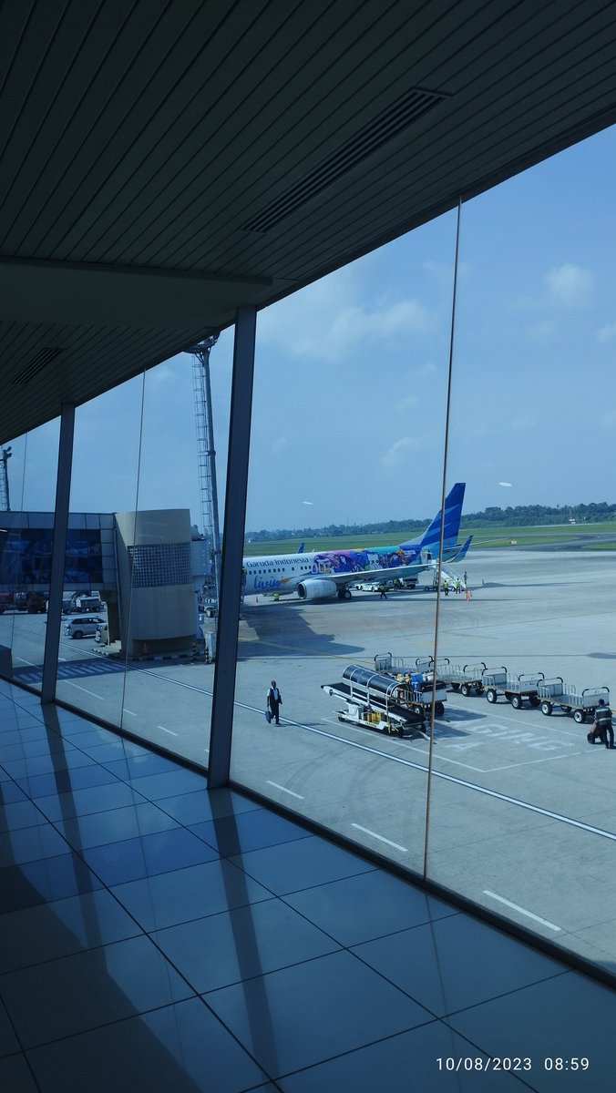 Satria_N_M's tweet photo. First timer pake Garuda 
- Bandara Sultan Mahmud Badaruddin https://t.co/M18syIzmUW