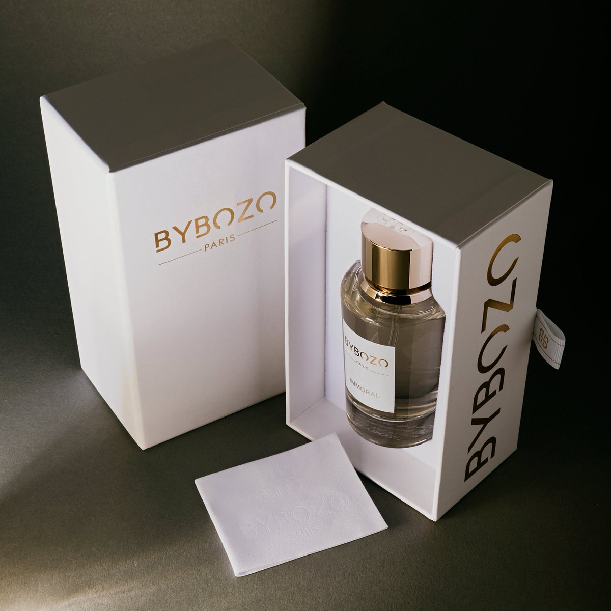 ByBozoksa's tweet photo. #عطور_باي_بوزو الفرنسية الآن في السعودية  #bybozo_not_a_girl #eternal_rainbow #amsterdam_weekdays #joker #immoral #topless #decent #black_mafia #in_law #red_squared #rival_in_love #richness #sea_breeze #brutal #dateinparis #habibi #french_kiss #parfum #parfum_bybozo #عطور_بيبوزو https://t.co/Aj7dF95Yq0