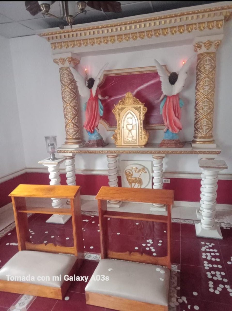 Profanan templo de la comunidad de Bejuco en Chame. Riegan las hostias en el suelo y con ellas escriben “Satan Vive”. Autoridades investigan ⁦<a href="/radiopanama/">Radio Panamá</a>⁩ #iglesia #panamaoeste