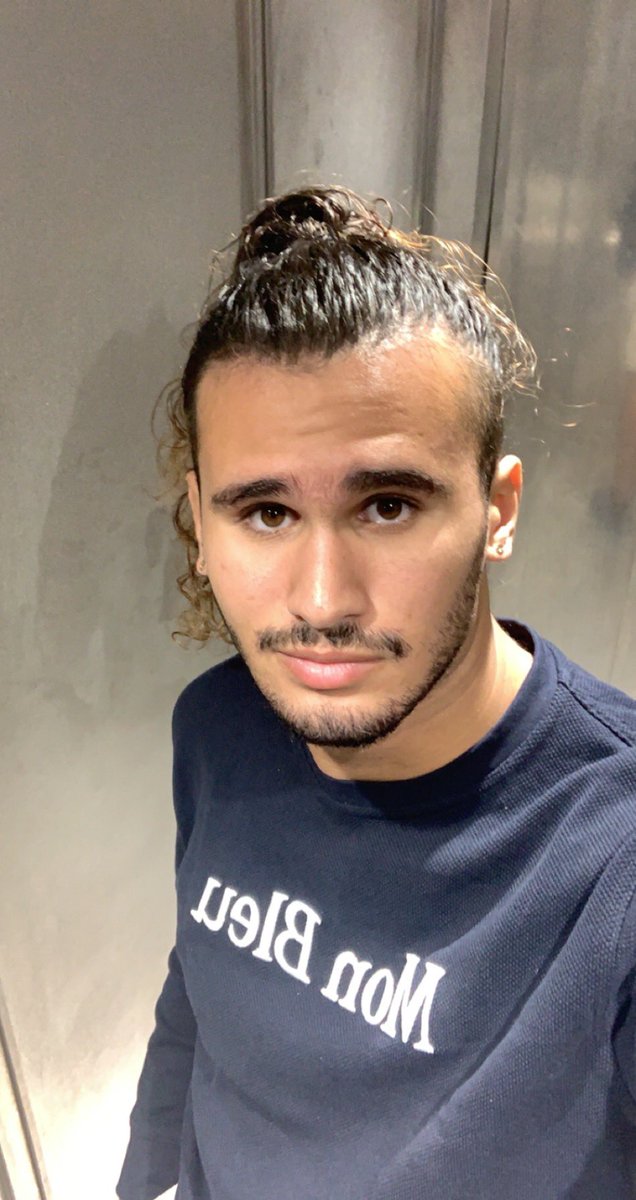 cBechX's tweet photo. J’ai un pote il m’a dit askip je ressembler à @AmineMaTue a l’ancienne #aminmatue #aminsibillyexisteraispas https://t.co/azYszCzexj