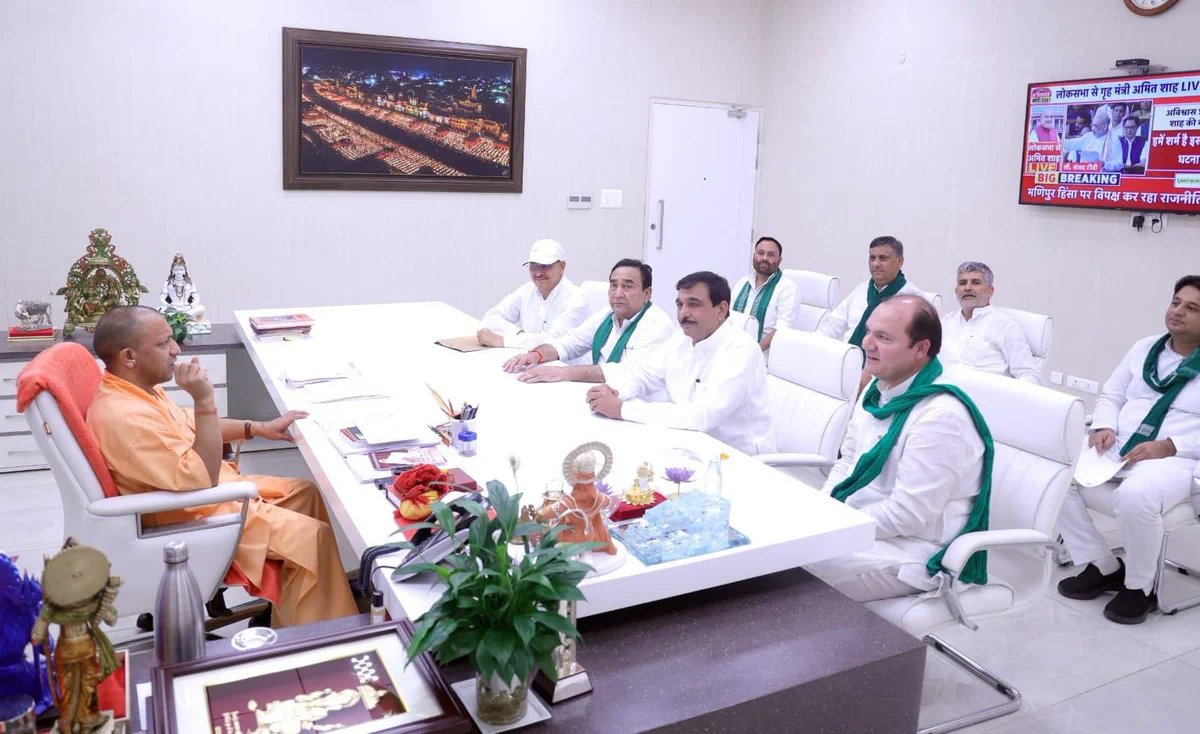 ये जयंत चौधरी की पार्टी के विधायक हैं --- जो मुख्यमंत्री से खेती -किसानी पर बात करने उनके कार्यालय गए थे कल -- ये अलग बात है कि विधान सभा सत्र चल रहा है और वहां पूरी सरकार विचार -विमर्श ,चर्चा के लिए मौजूद रहती है ---