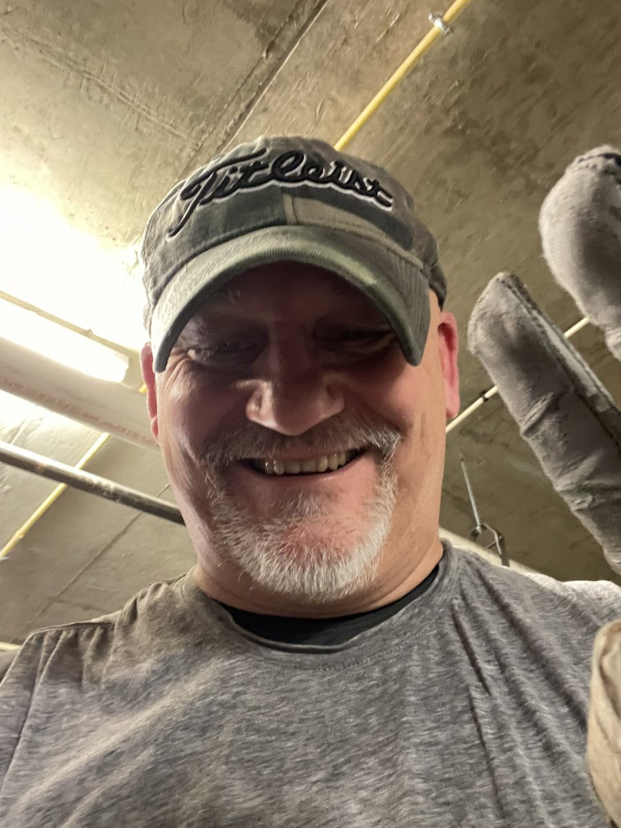 CoachFreier's tweet image. Coaches—Train like they need you to make 11 on a Friday night!  #commit2prepare