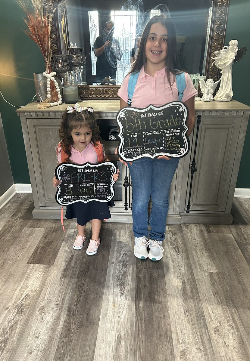 First day of school for my girls 😭💗✏️📚🚌